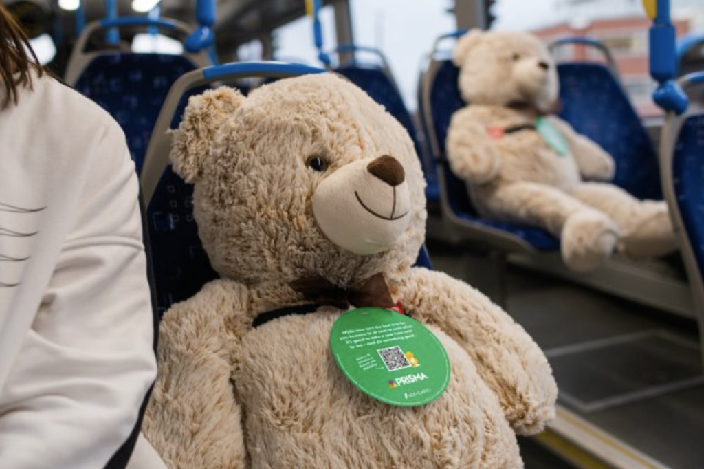 Finlandezii călătoresc în autobuze alături de urși de pluș