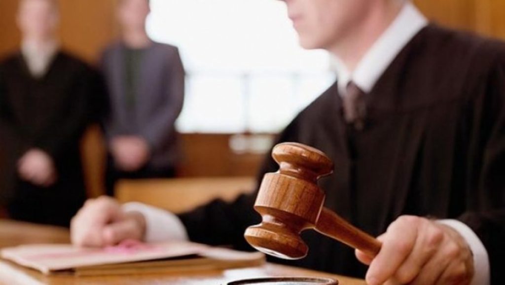 Italian, condamnat pentru că a angajat un bătăuș ca să-i rupă degetele fiului homosexual