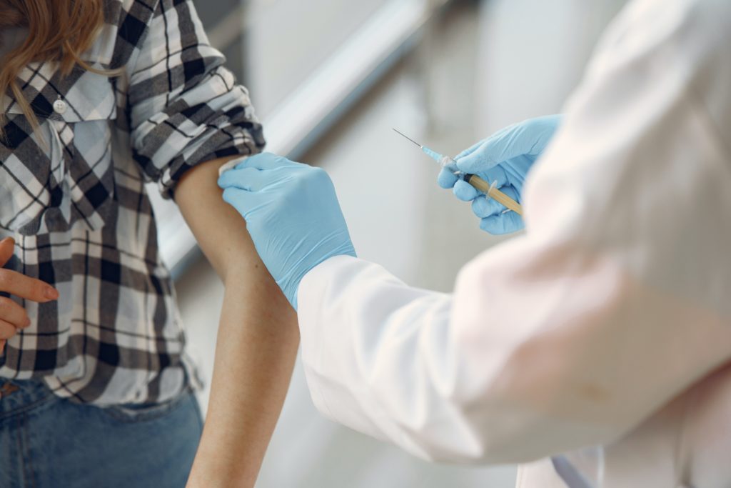 Istoria vaccinurilor. Înainte de COVID-19, două secole de vaccinare și neîncredere