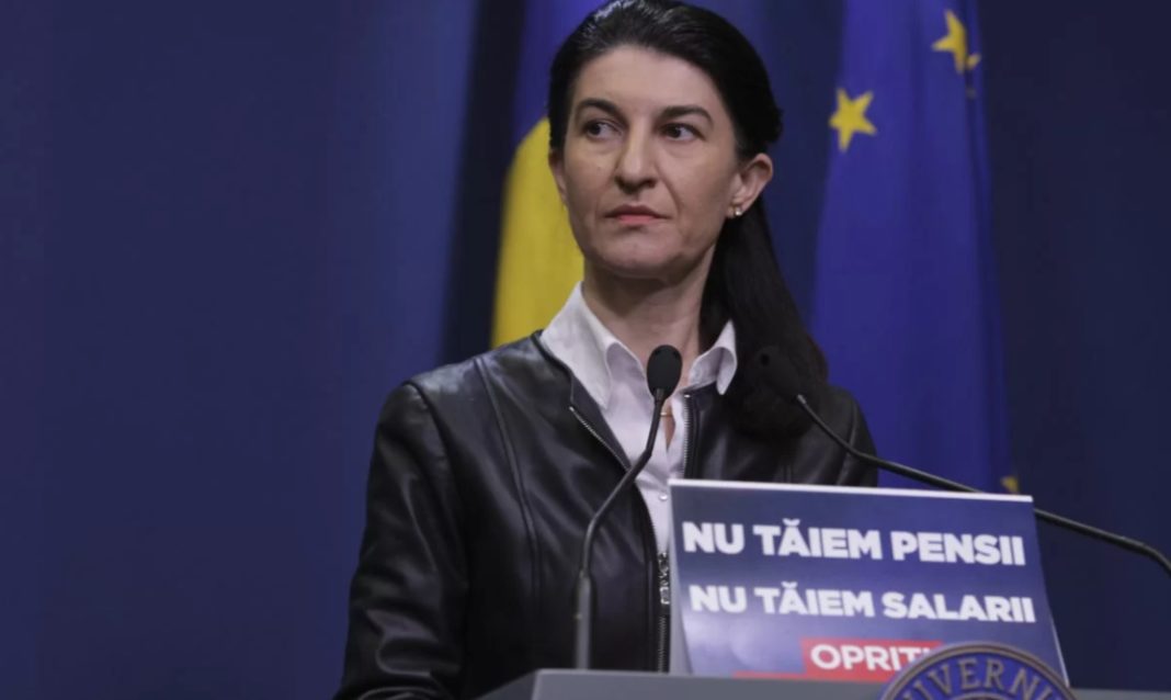 Ministrul Muncii, Violeta Alexandru, spune că pensionarul nu are dreptate