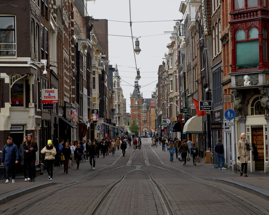 Olanda va impune de sâmbătă interdicţia de circulaţie pe timp de noapte