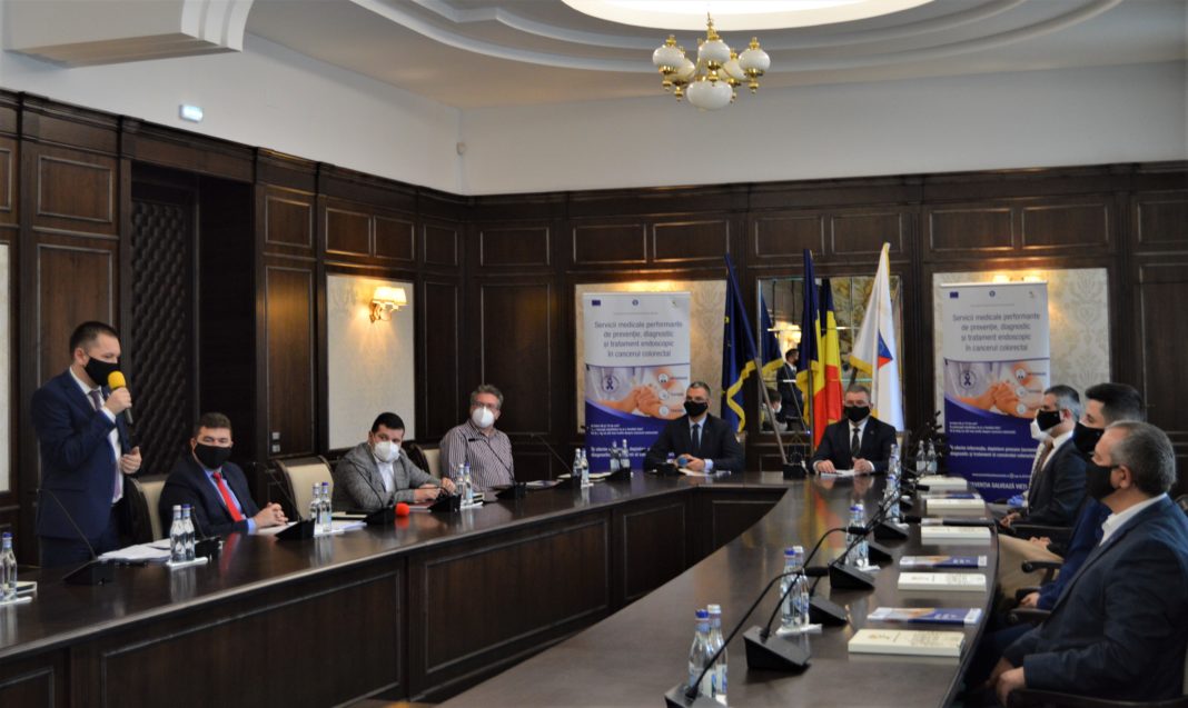 Președintele Consiliului Județean (CJ) Dolj, Cosmin Vasile și rectorul UMF Craiova, prof. univ. dr. Dan Ionuț Gheonea, președintele Colegiului Medicilor Dolj, prof. univ. dr. Tudorel Ciurea, precum și reprezentanți ai consiliilor județene din regiunea Oltenia