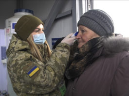 Ucraina a închis vineri şcolile, restaurantele şi sălile de sport, instalând un nou lockdown