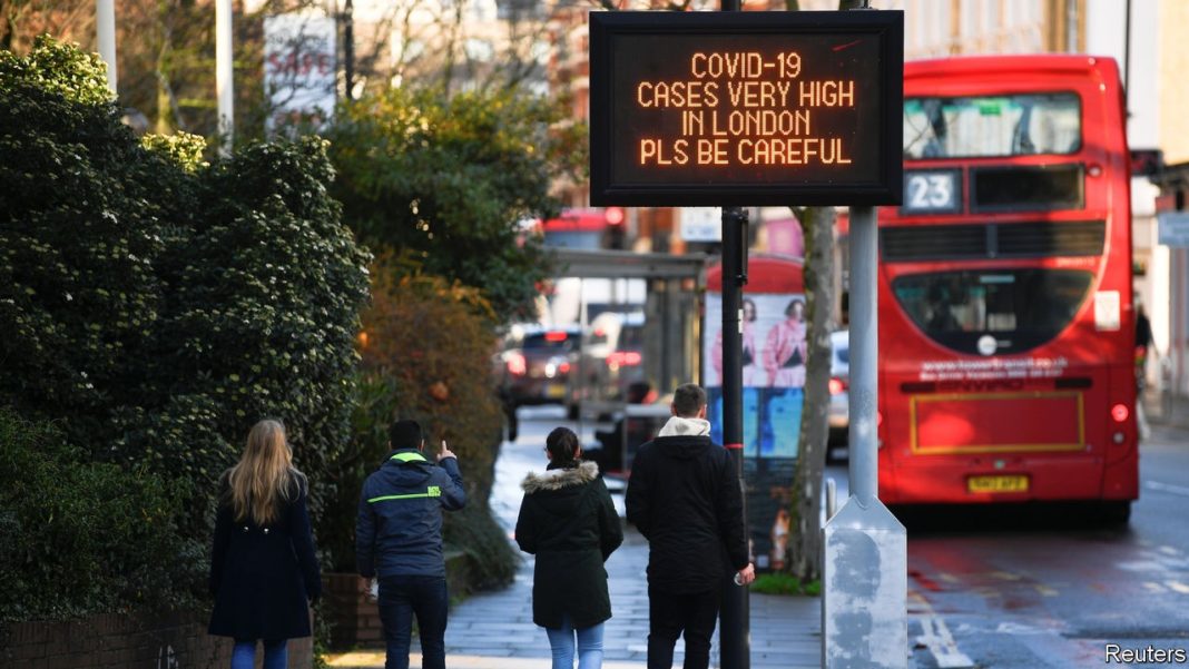 Călătorii care sosesc în Anglia trebuie să prezinte un test COVID negativ efectuat în termen de 72 de ore înaintea deplasării