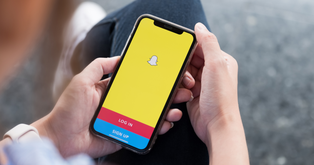 Snapchat blochează permanent contul lui Trump din motive de „siguranţă publică”