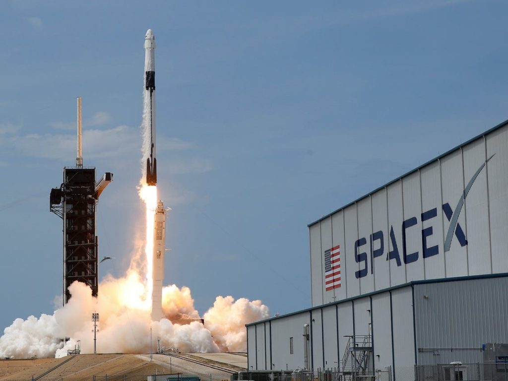 SpaceX a lansat cu succes un satelit de telecomunicaţii pentru Turcia