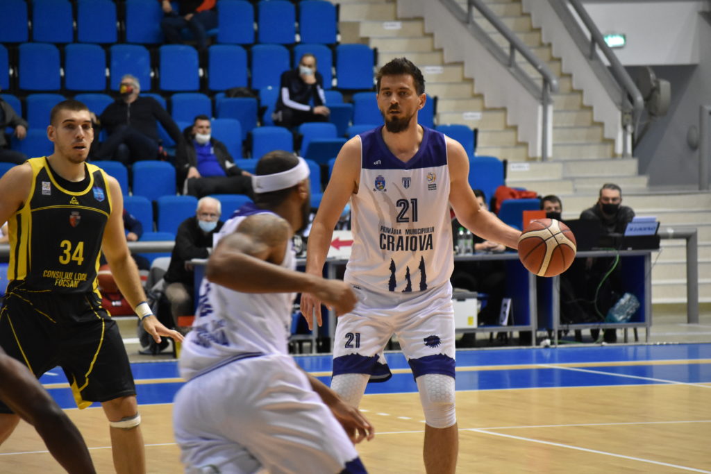 Continuă lupta pentru play-off. SCMU Craiova, pregătită de turneul de la Oradea