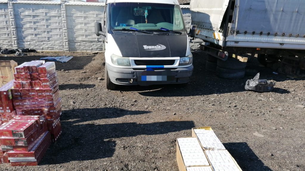 Doljeni prinşi cu mii de pachete de ţigări de contrabandă, în arestul IPJ
