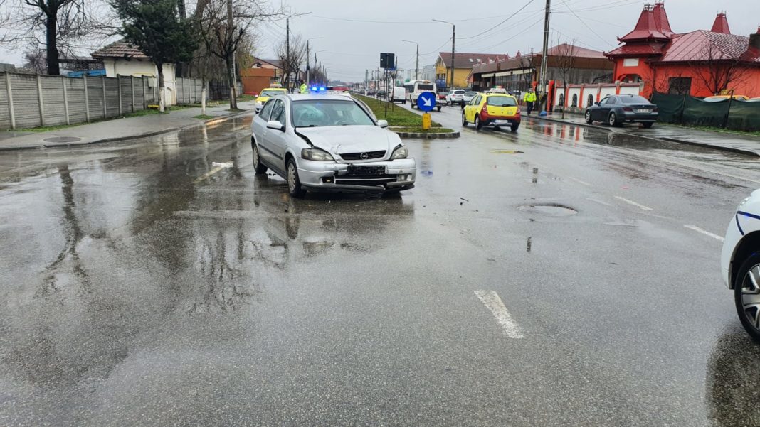 Poliţişti din cadrul Biroului Rutier Craiova au fost sesizaţi cu privire la producerea unui accident rutier pe strada Potelu, din municipiu