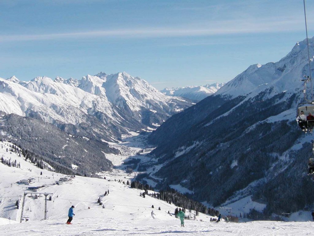 Ma mulți români, prinși încălcând măsurile de carantină în Austria