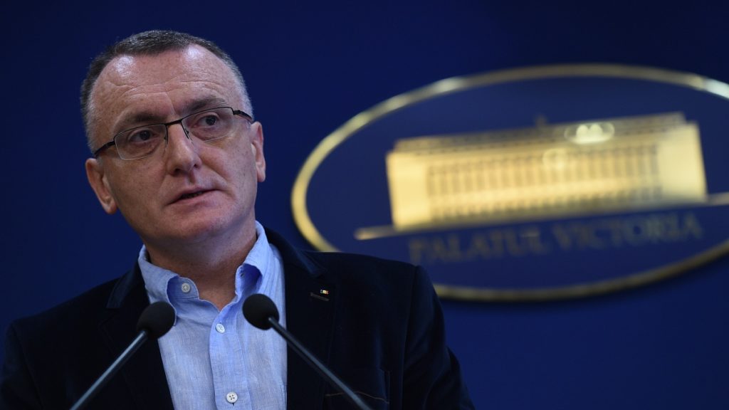 Elevii și profesorii cu boli cronice vor putea să facă orele online și după redeschiderea școlilor