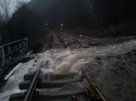 5 trenuri ale CFR Călători sunt afectate din cauza condițiilor meteo de pe Valea Oltului
