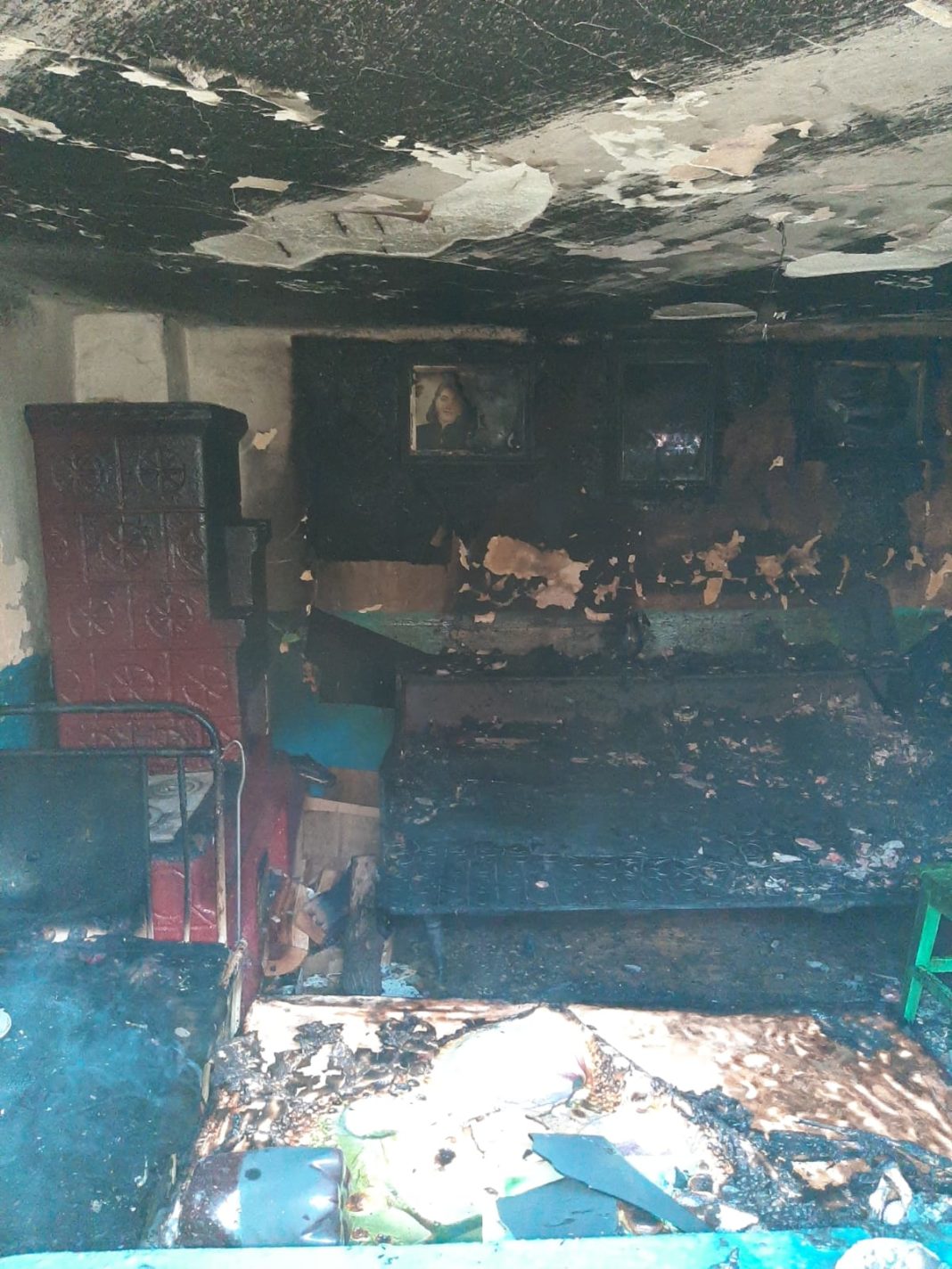 Incendiu puternic la o casă din Filiași. O femeie a fost găsită carbonizată