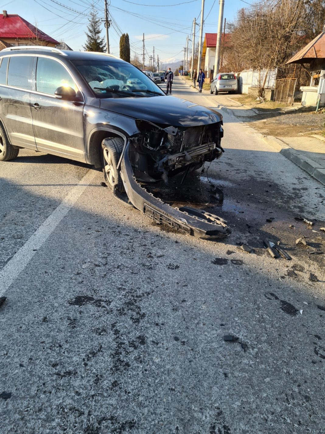 n urma coliziunii dintre două autoturisme petrecut în localitatea vâlceană Vlădești a rezultat vătămarea corporală a două persoane.