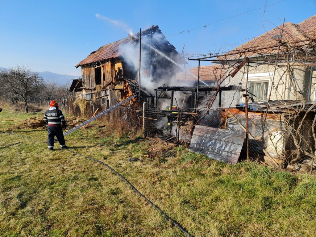 Incendiu la o locuință din Râmnicu Vâlcea