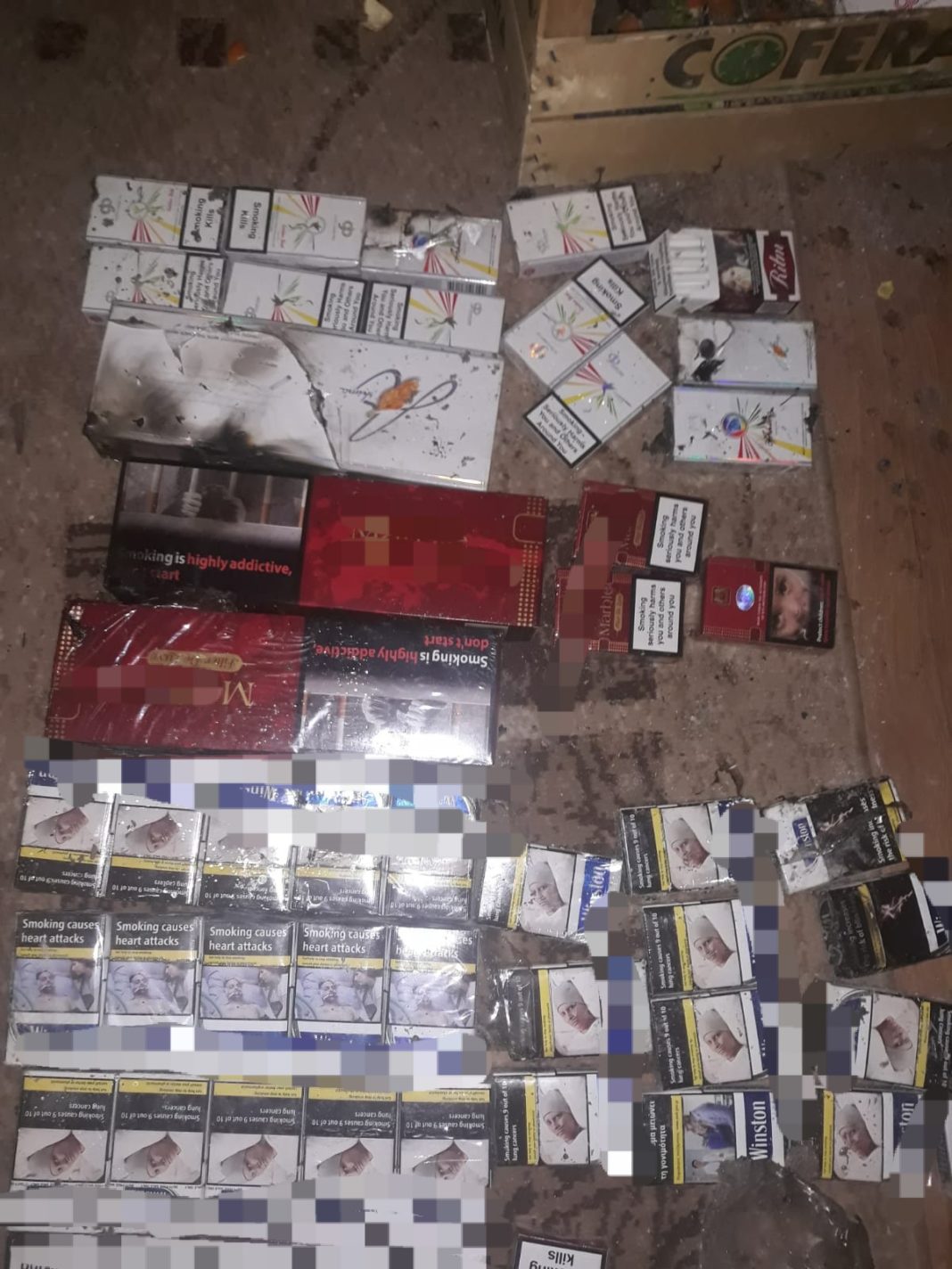 Polițiștii au efectuat 2 percheziţii domiciliare la locuinţele a două persoane bănuite de comiterea infracţiunii de contrabandă cu ţigări