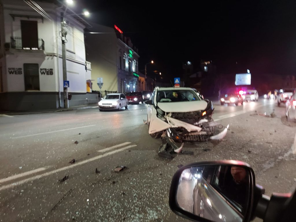 Accident între patru autoturisme, în centrul Craiovei. Șoferul vinovat a fugit