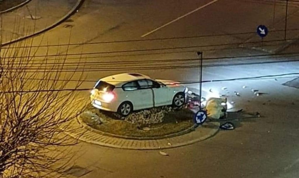 A „aterizat” cu maşina pe sensul giratoriu