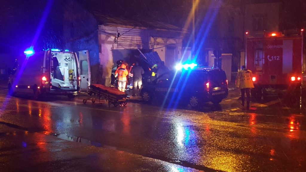 Casă de pe strada Râului, avariată a treia oară de o mașină