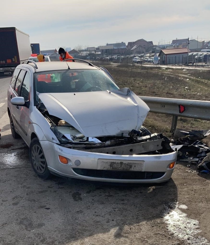 Impact între un tir şi un autoturism, pe Centura de Nord