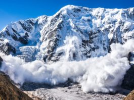 Risc mare de avalanşe în Munţii Făgăraş şi în Bucegi