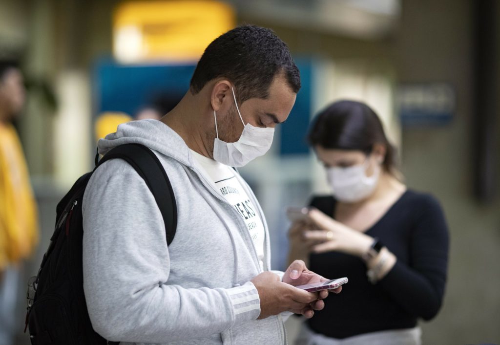 Brazilia a depistat două cazuri de infectare cu noua tulpină a SARS-CoV-2