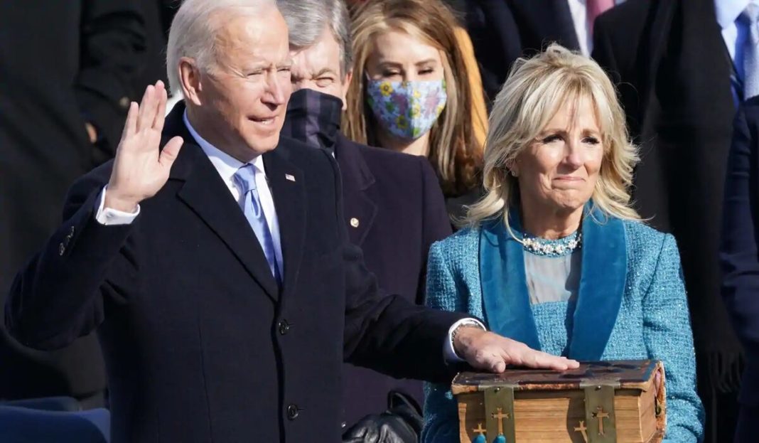 Joe Biden a depus jurământul pe o Biblie veche de 128 de ani