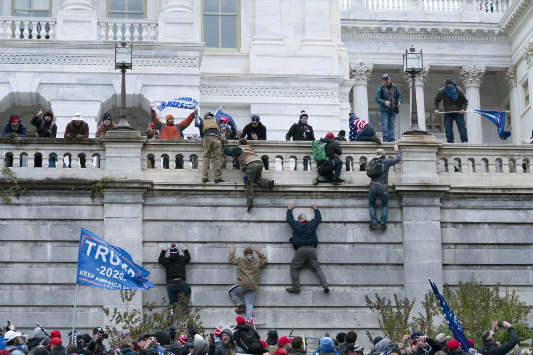 FBI a primit peste 70.000 de ponturi şi informaţii după revolta de la Capitoliu