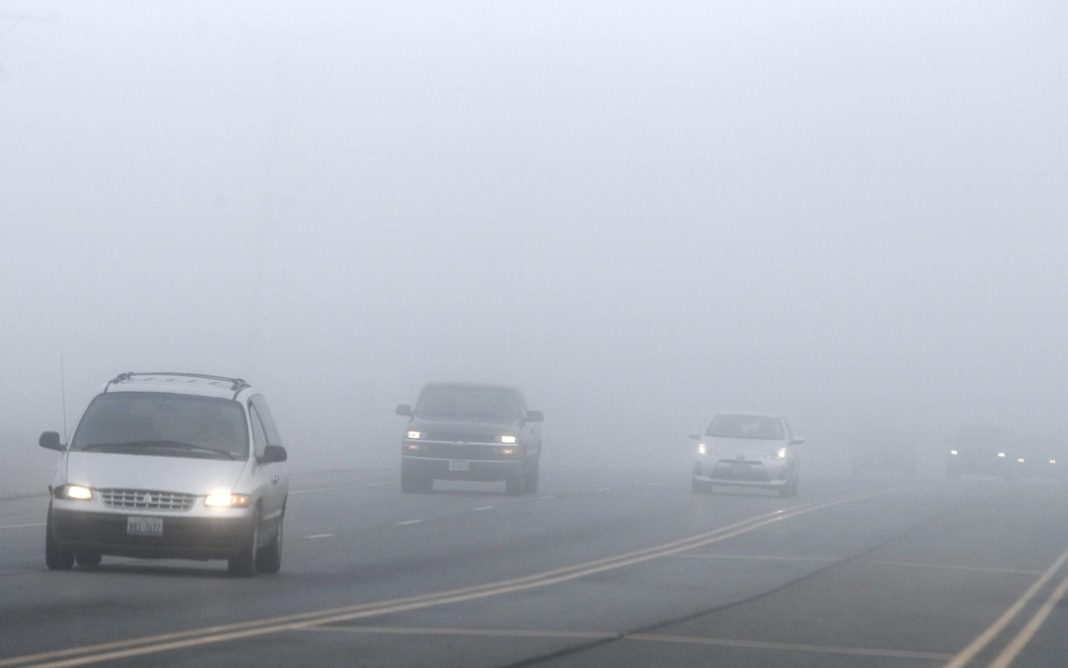 Ceața afectează vizibilitatea în trafic sub 100-150 de metri, pe alocuri chiar sub 50 de metri, pe întreg tronsonuCeața afectează vizibilitatea în trafic sub 100-150 de metri, pe alocuri chiar sub 50 de metri