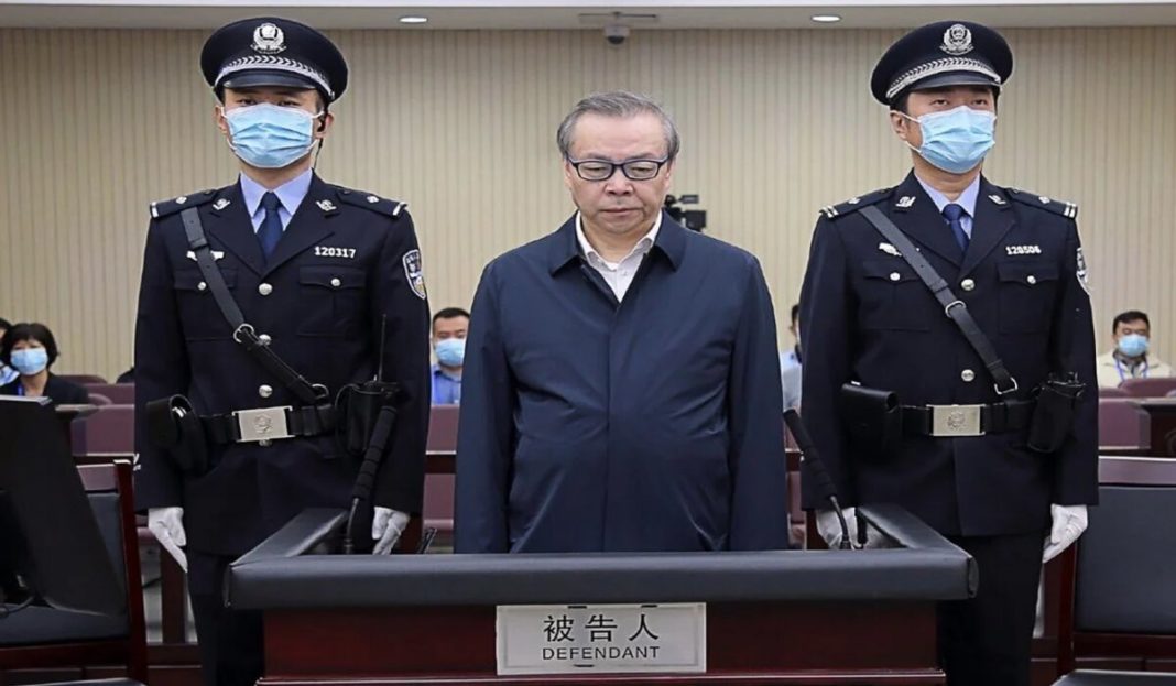 Fostul director al unei mari companii financiare chineze, condamnat la moarte pentru mită