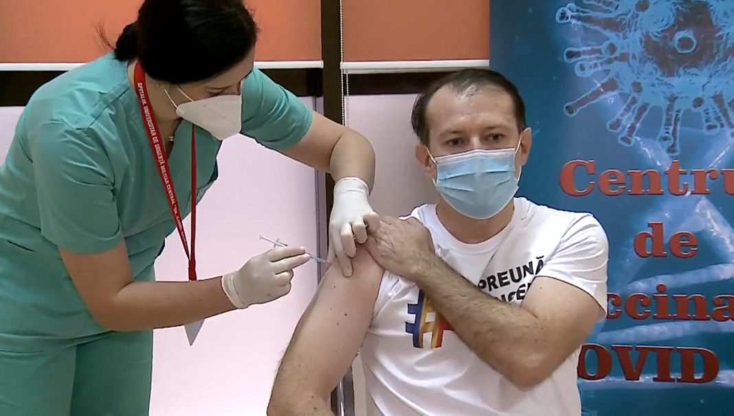 Premierul, Florin Cîțu, la vaccinare (sursa foto: observator))