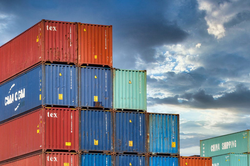 Cererea mare de produse chineze a provocat o criză de containere maritime
