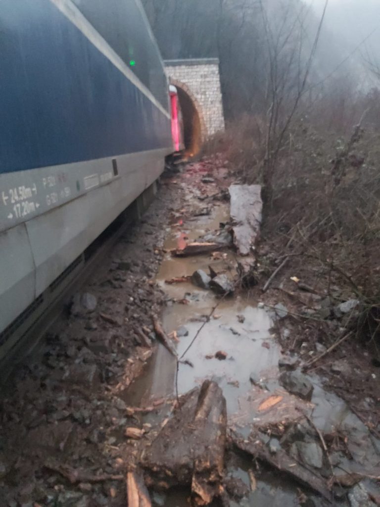Gorj: Trafic feroviar întrerupt după ce s-a fisurat șina