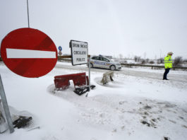 Traficul este întrerupt temporar din zăpezii viscolului pe patru drumuri județene din județele Alba, Arad, și Botoșani