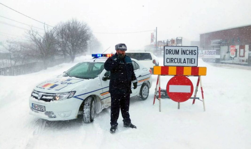 Sunt drumuri naționale cu circulația închisă, din cauza condițiilor meteorologice nefavorabile (intensificări ale vântului cu transfer de zăpadă)