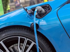 Norvegia vrea să tripleze taxa de carbon şi să cumpere numai automobile electrice