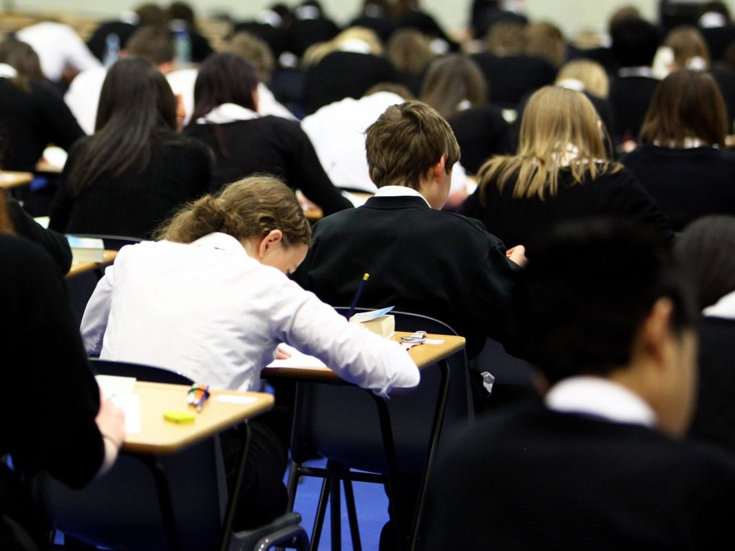 Elevii din Anglia nu vor susţine examene anul acesta din cauza pandemiei