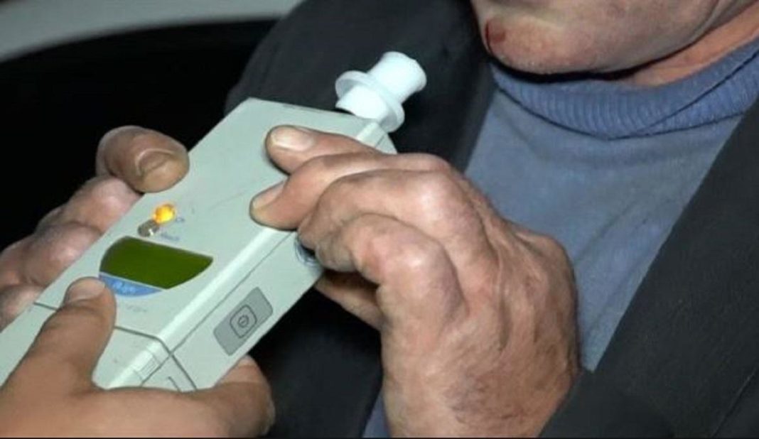 Oamenii legii au efectuat și o testare cu aparatul etilotest, iar valoarea înregistrată a fost de 1,78 mg/l alcool pur în aerul expirat