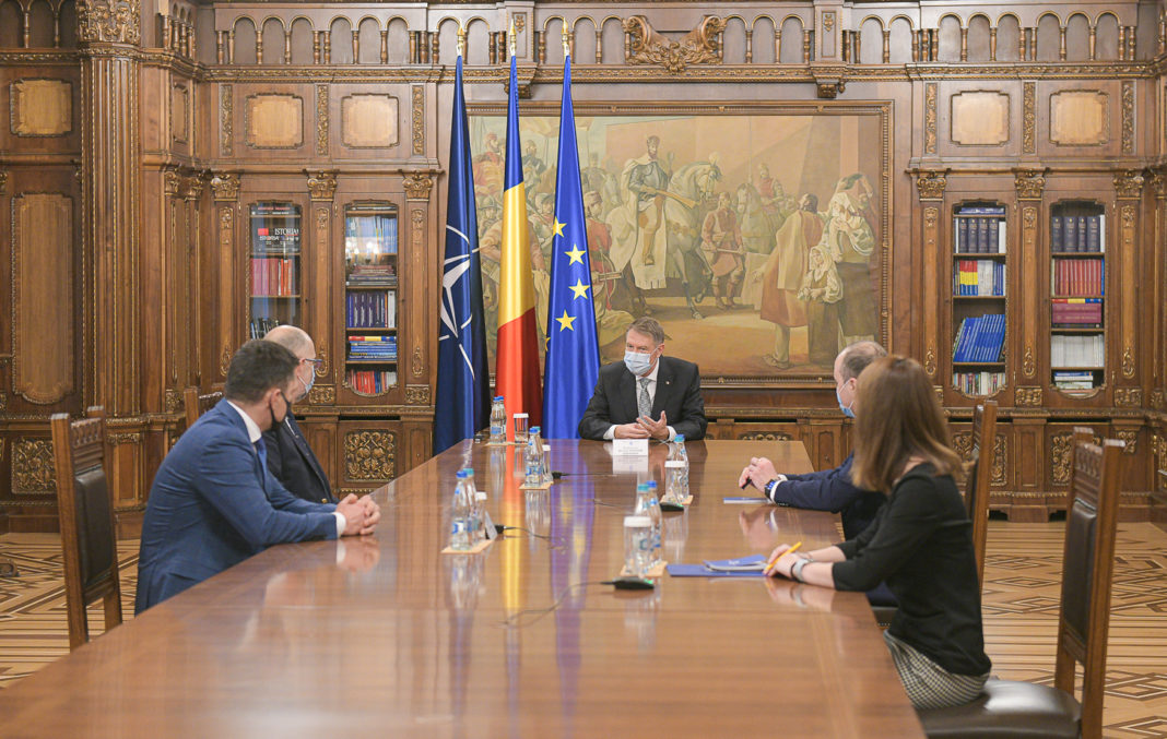 La Palatul Cotroceni a avut loc o întâlnire între Klaus Iohannis, Vicepremierul Kelemen Hunor și ministrul Sportului, Carol-Eduard Novák