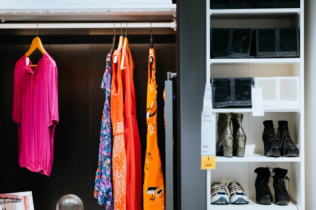 gds_dulap_haine 8 motive pentru a vă organiza dulapul