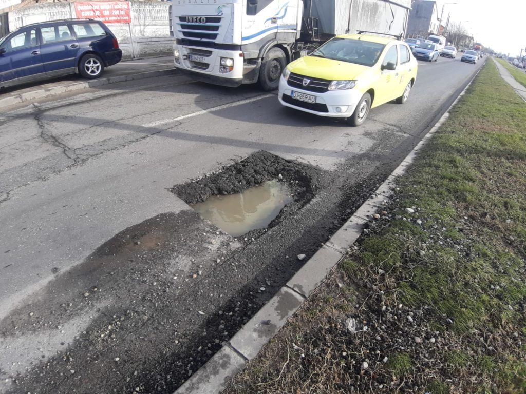 Atenție, șoferi! Au apărut clasicele „capcane“ de pe străzile Craiovei (VIDEO)