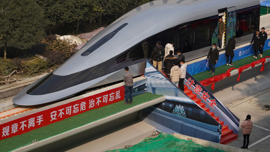 China a lansat un prototip de tren de mare viteză, model Maglev, care poate atinge 620 de km/h