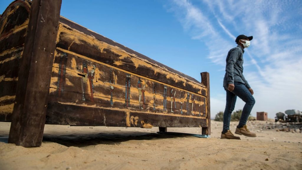 50 de sicrie vechi descoperite la necropola egipteană Saqqara