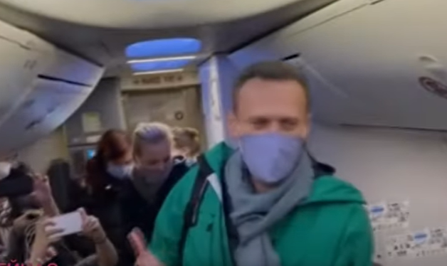 Navalnîi se întoarce în Rusia
