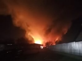 Pompierii militari vâlceni au intervenit pentru stingerea unui incendiu produs la un atelier de tâmplărie din Râmnicu Vâlcea