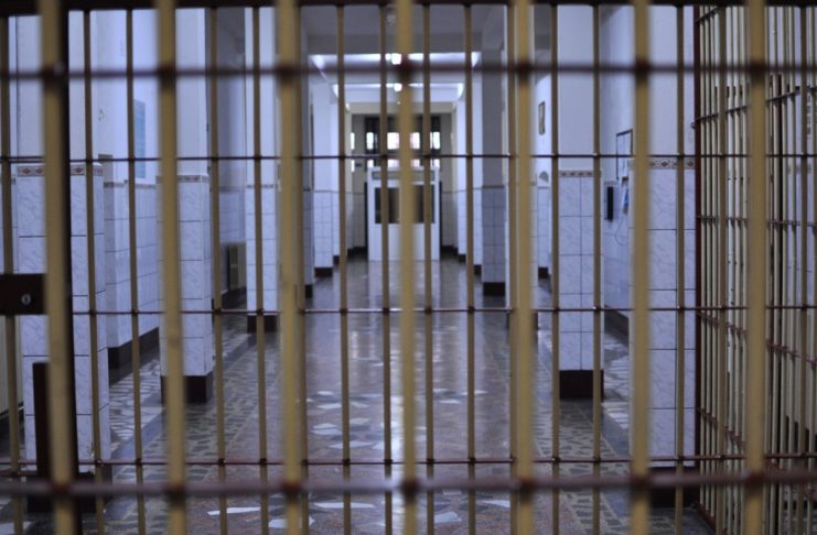 Profesor condamnat la închisoare cu executare pentru că a avut o relație cu o elevă de 15 ani
