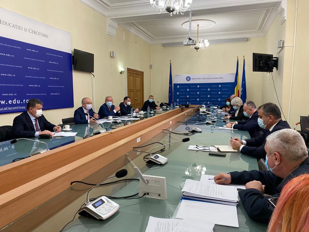Ministrul Educaţiei s-a întâlnit cu şase primari în contextul deschiderii școlilor