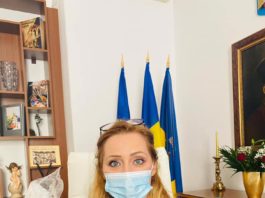 Elena Lasconi îi testează cu etilotestul pe angajații Primăriei Câmpulung Muscel