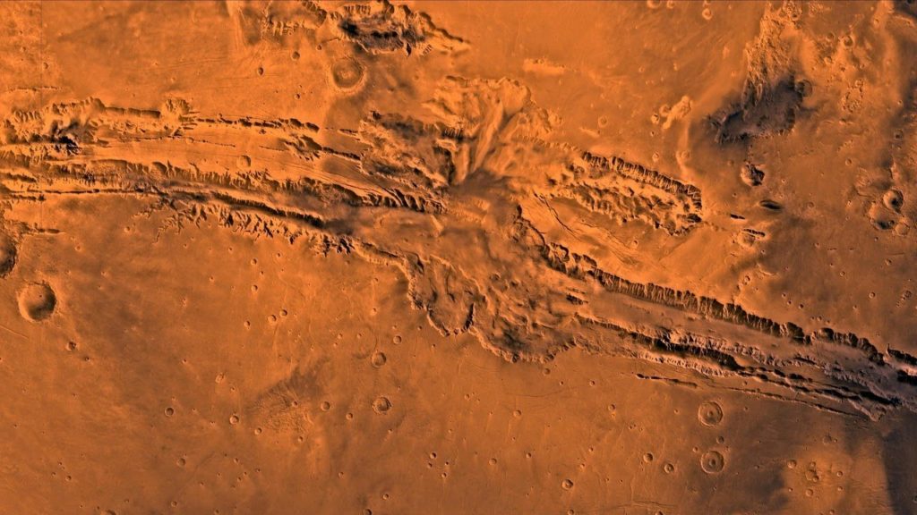 NASA a publicat imagini cu cel mai mare canion din sistemul solar