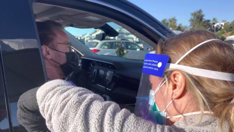 Arnold Schwarzenegger s-a vaccinat contra Covid-19